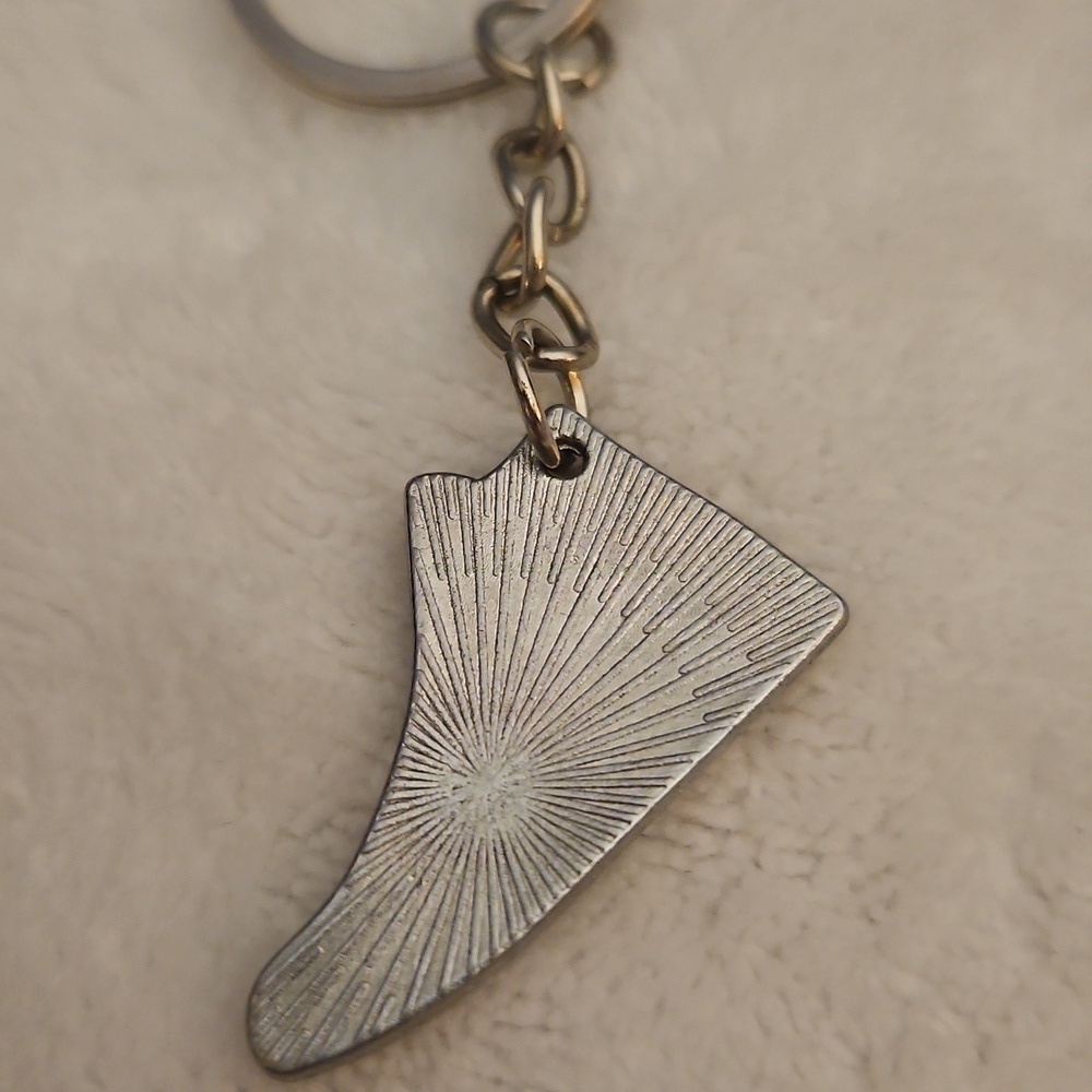 3/$30 Vintage Yellow Converse Sneaker Keychain - Picture 4 of 4
